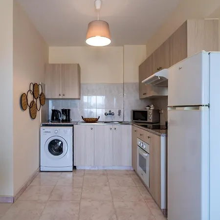 Sunny 2-br & Balcony In Mackenzie