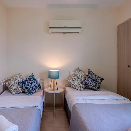 Apartament Sunny 2-br & Balcony In Mackenzie