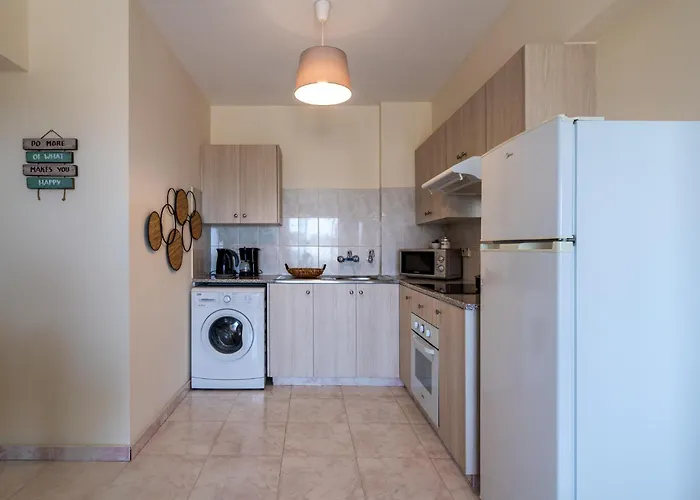 Sunny 2-br & Balcony In Mackenzie