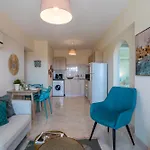 Sunny 2-br & Balcony In Mackenzie Larnaca