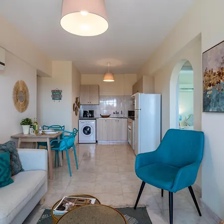 Sunny 2-br & Balcony In Mackenzie لارنكا