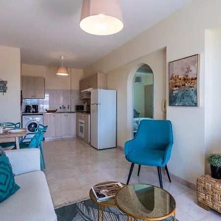 Sunny 2-br & Balcony In Mackenzie شقة لارنكا