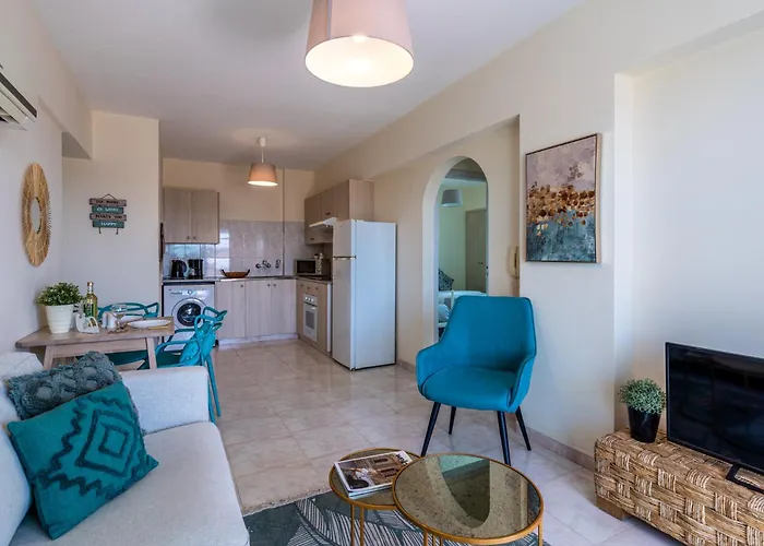 Sunny 2-br & Balcony In Mackenzie Apartment Larnaca