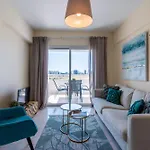 아파트 Sunny 2-br & Balcony In Mackenzie